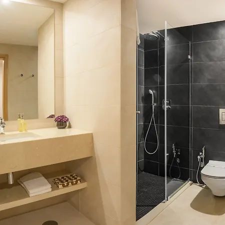 Almada Domus Apartmán *