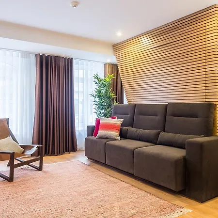 Almada Domus Apartmán *